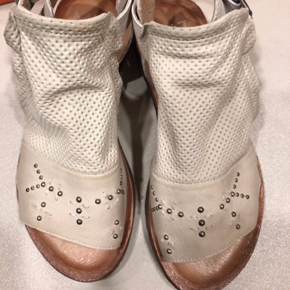 Miz Mooz sandal leather Fifi NWB sz 36 ,linen color